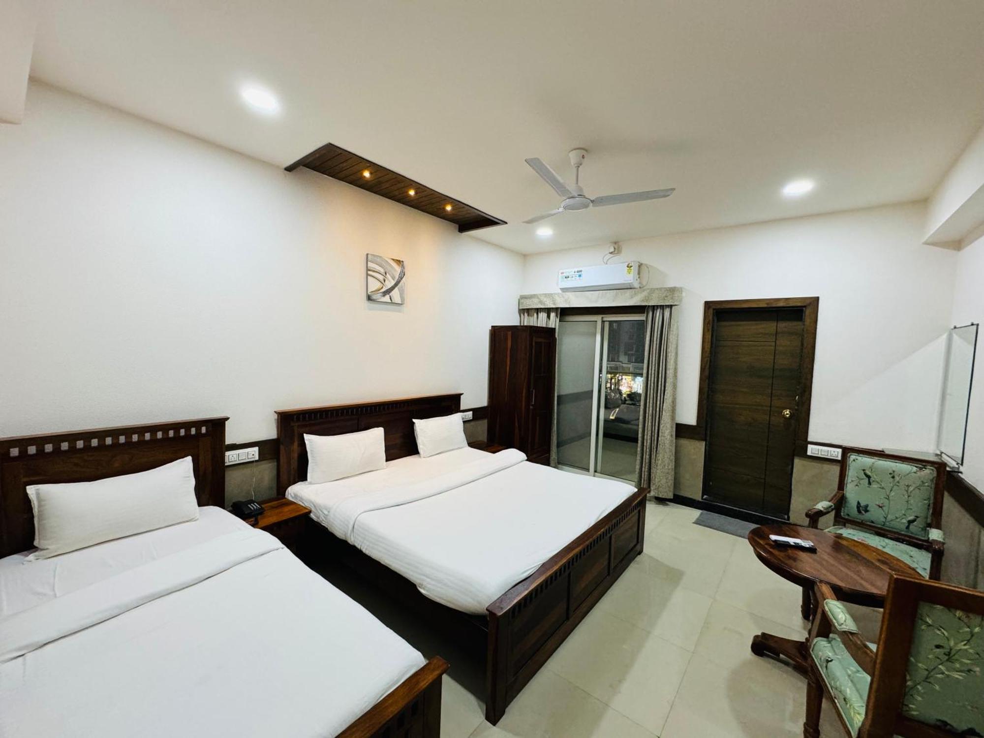 Hotel Tirth By Sonu'S Удджайн Экстерьер фото