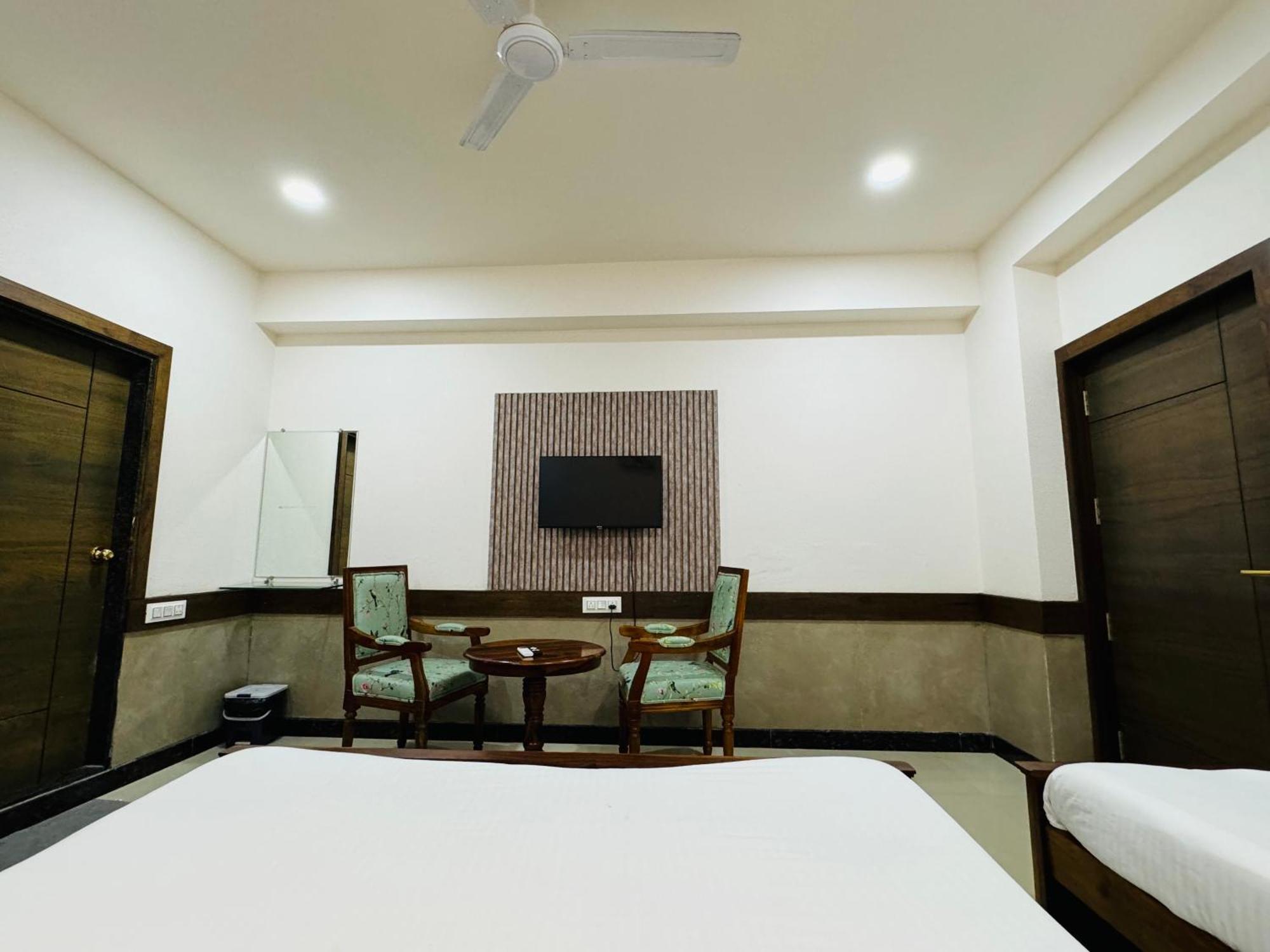 Hotel Tirth By Sonu'S Удджайн Номер фото
