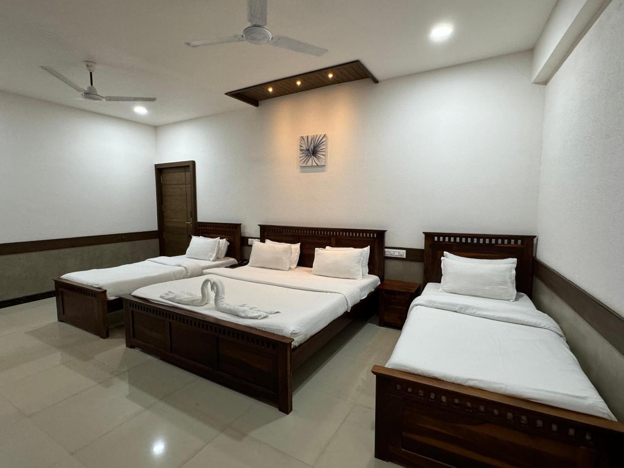 Hotel Tirth By Sonu'S Удджайн Номер фото